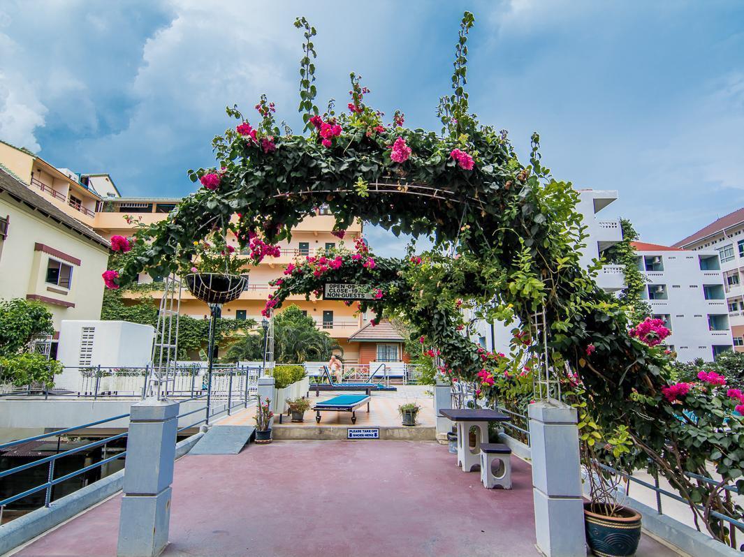 Sutus Court 3 Hotel Pattaya Exterior foto