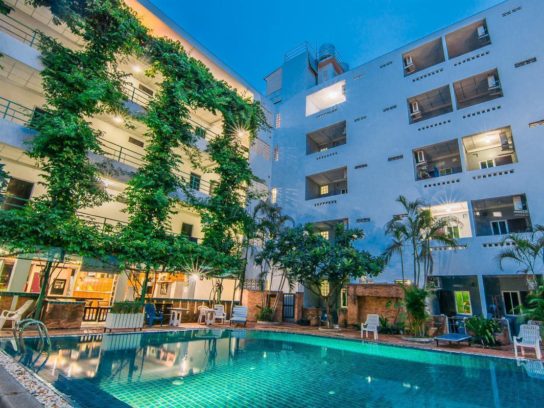 Sutus Court 3 Hotel Pattaya Exterior foto