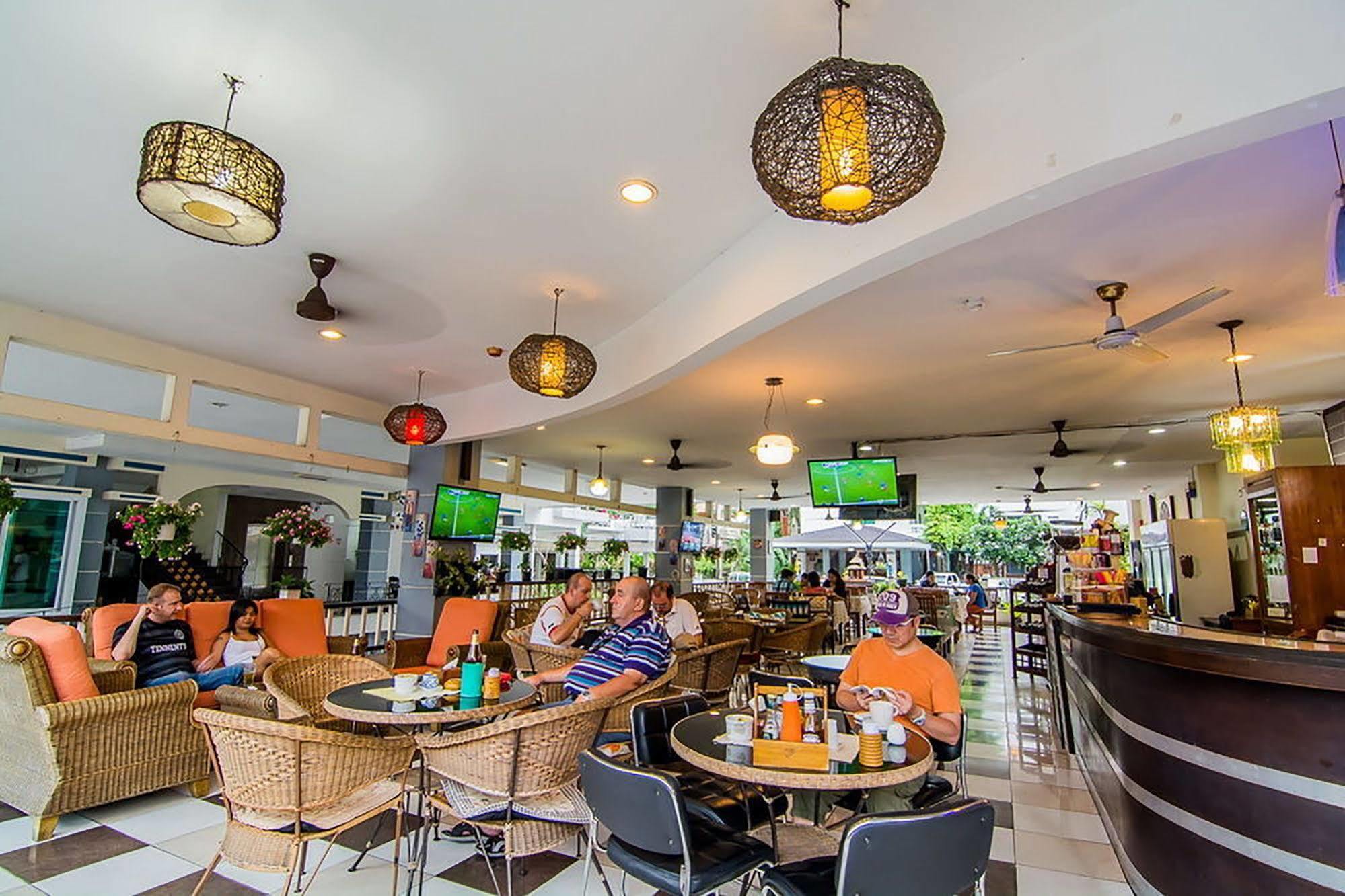 Sutus Court 3 Hotel Pattaya Exterior foto