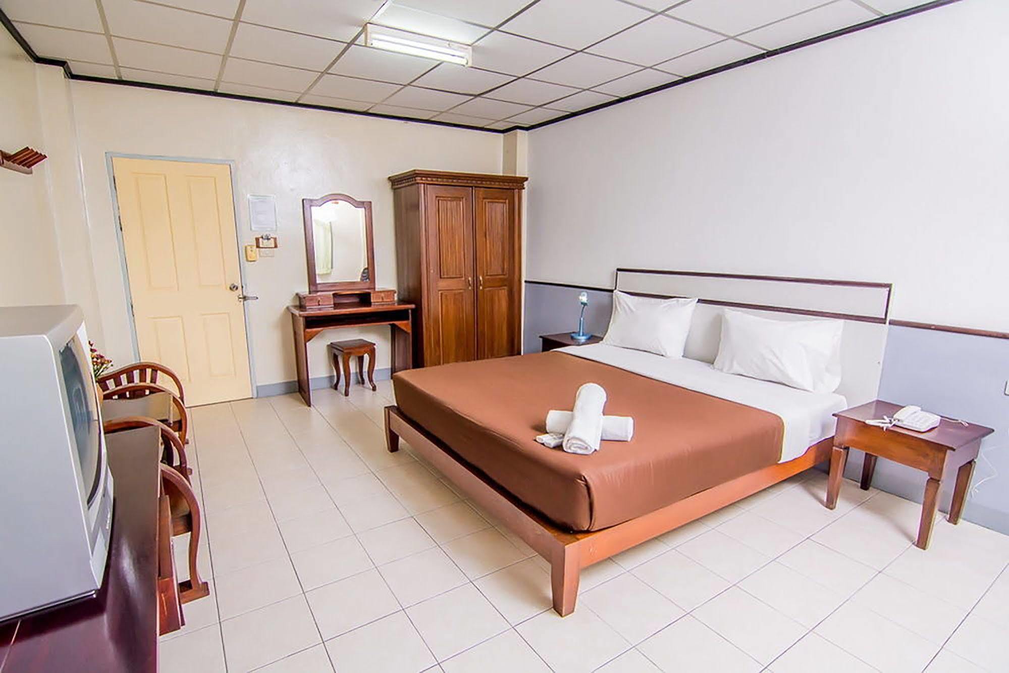 Sutus Court 3 Hotel Pattaya Exterior foto