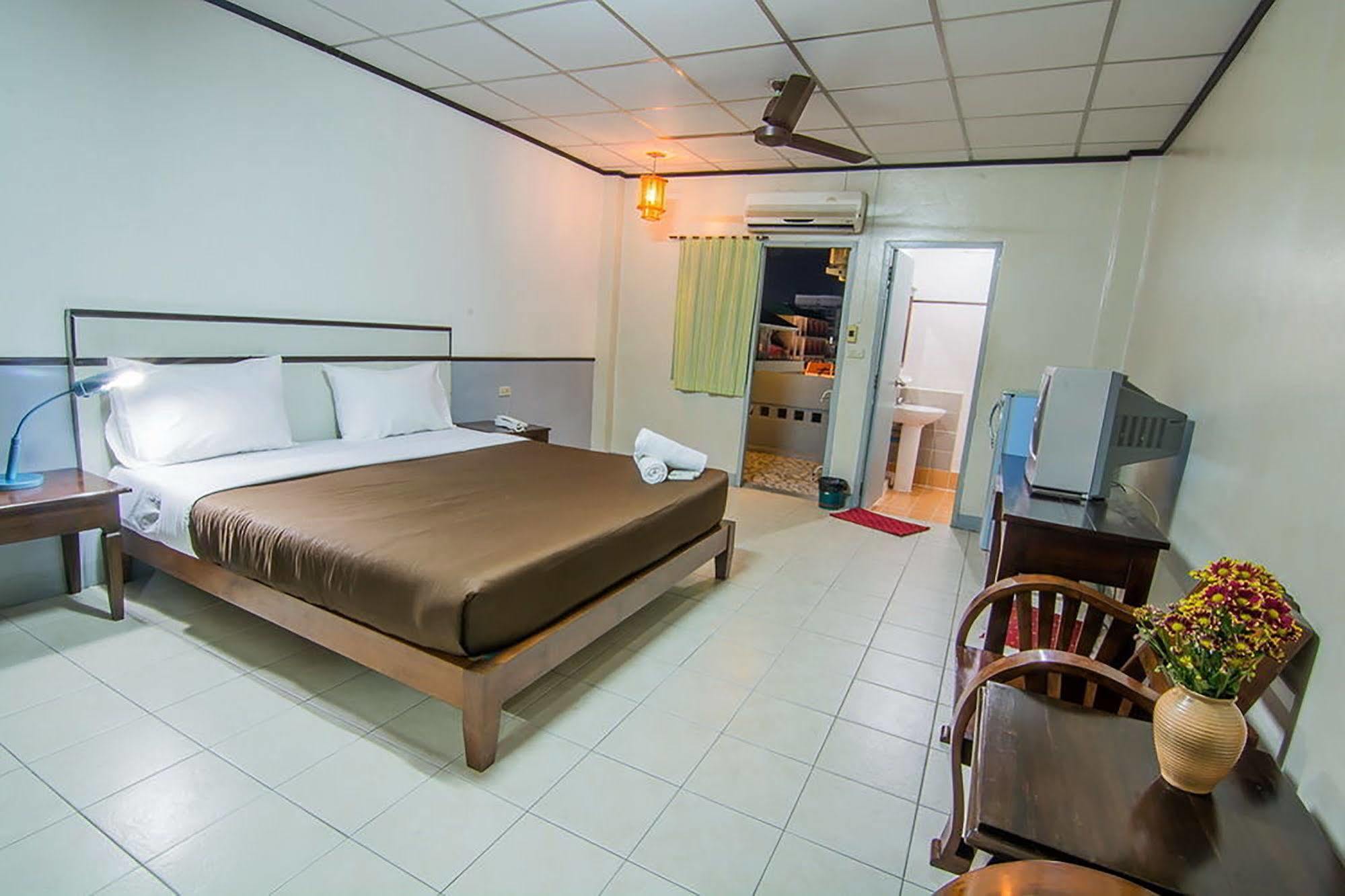 Sutus Court 3 Hotel Pattaya Exterior foto