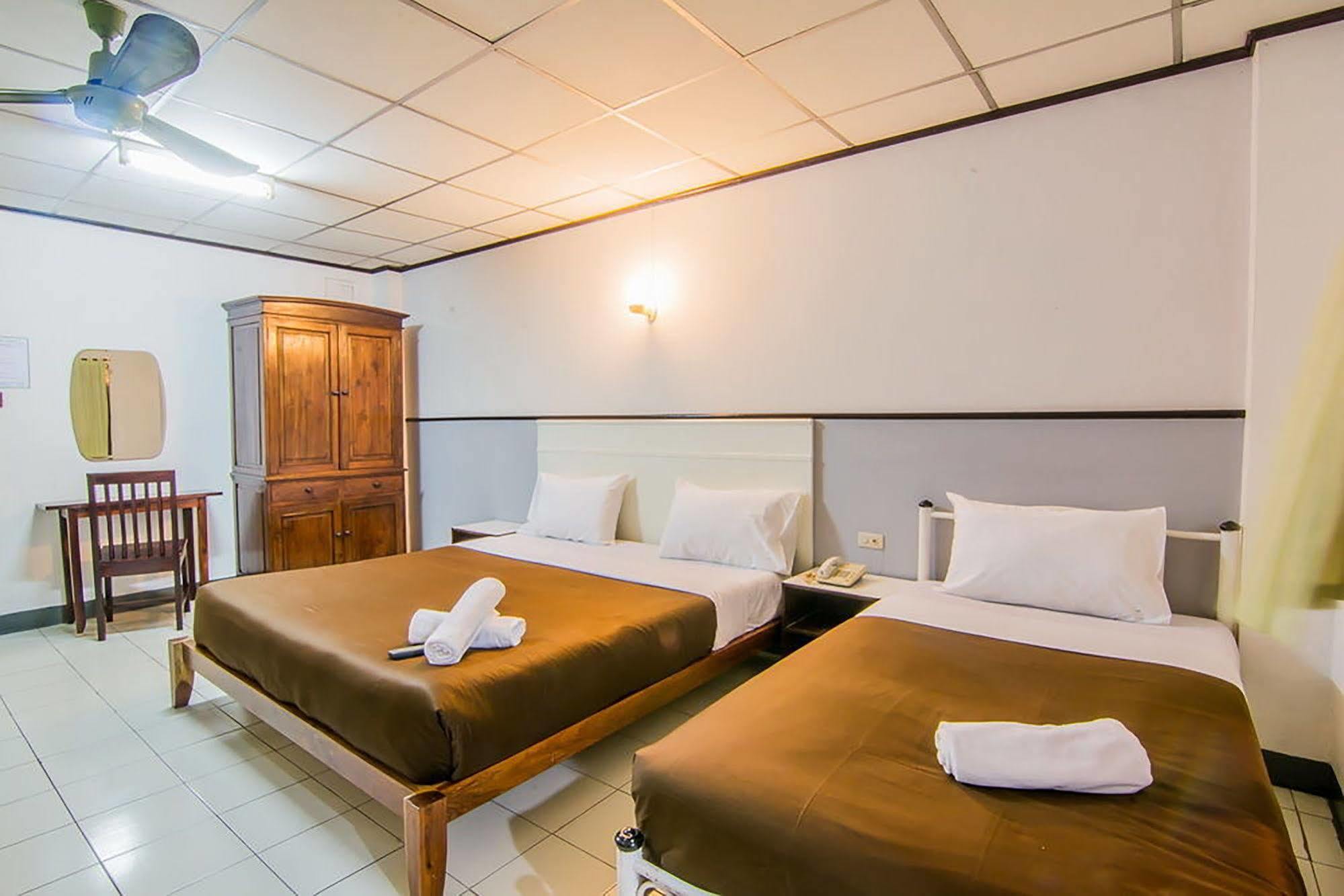 Sutus Court 3 Hotel Pattaya Exterior foto