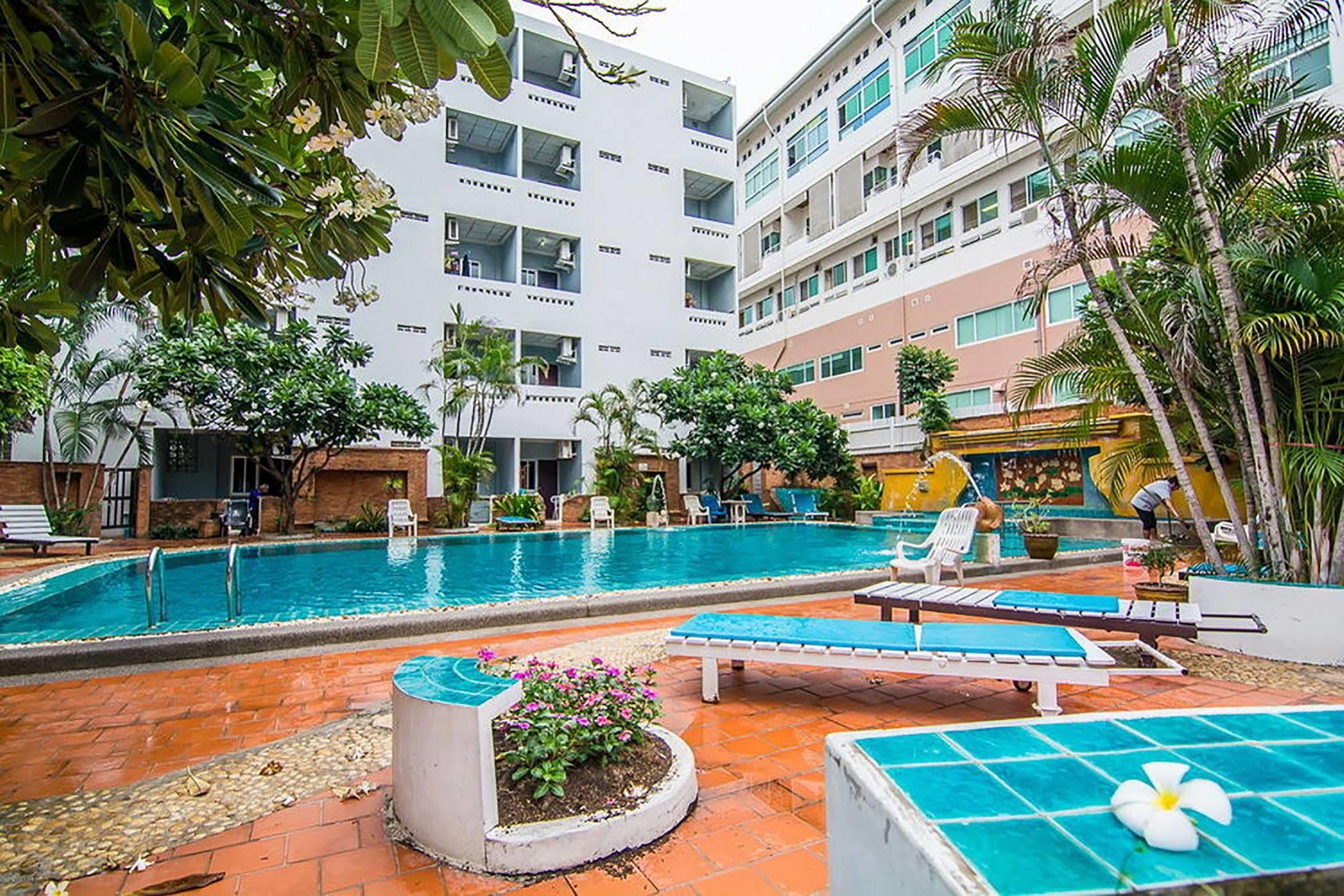 Sutus Court 3 Hotel Pattaya Exterior foto