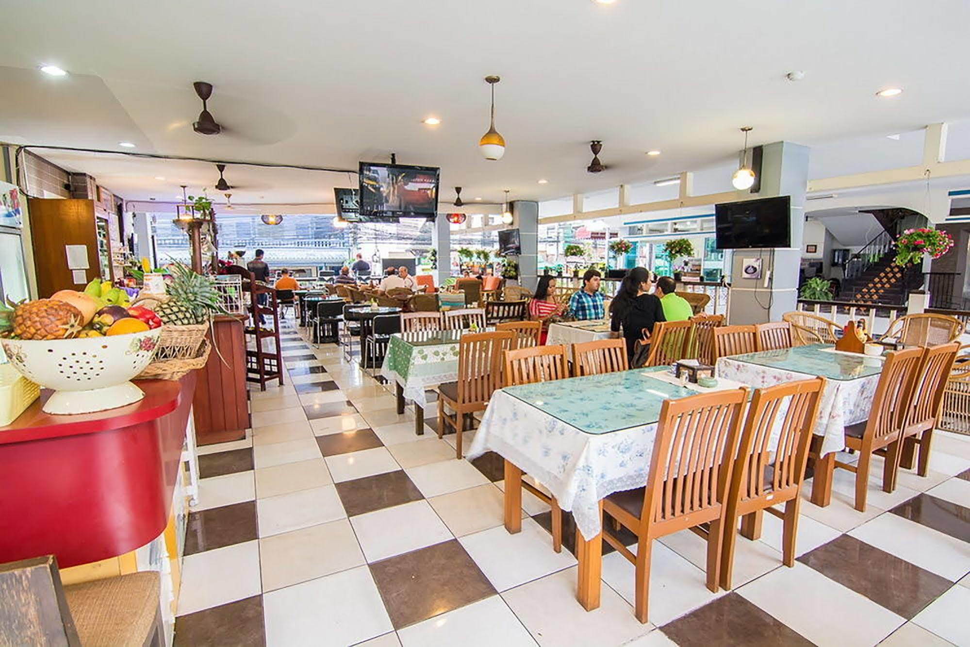 Sutus Court 3 Hotel Pattaya Exterior foto